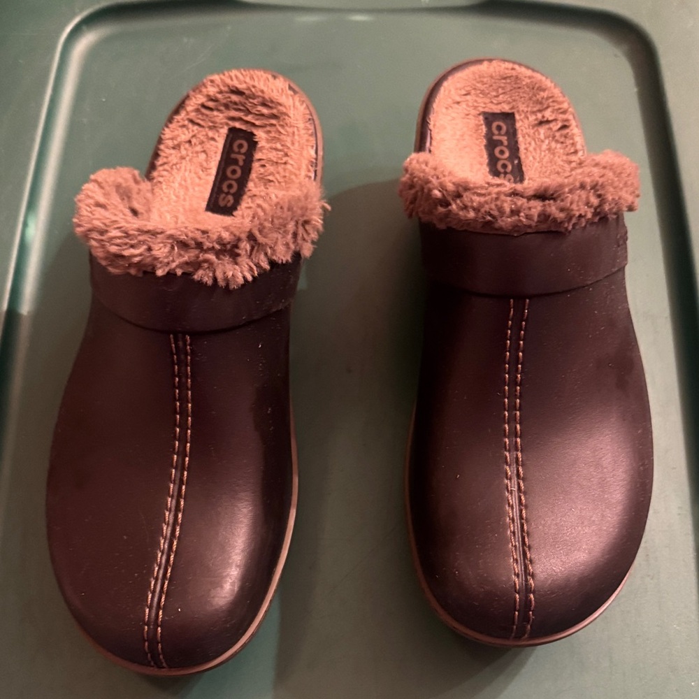 CROCS Black Clogs with Brown Fur Lining